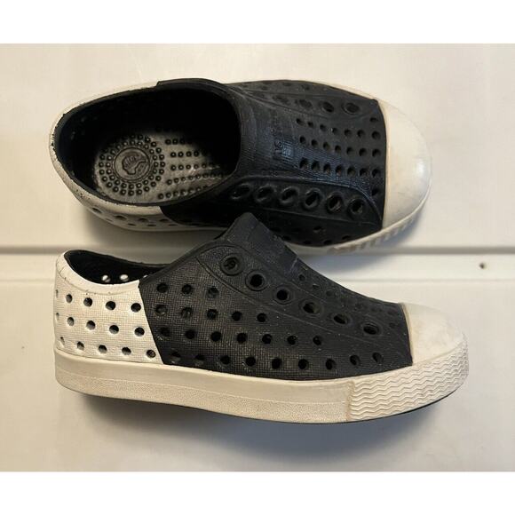 Native Jefferson Slip On Rubber Shoes Childrens Size C5 Unisex Black/White Back - Picture 1 of 9